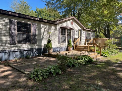 2726 Cedar St, Fennville, MI, 49408-9661 | Card Image