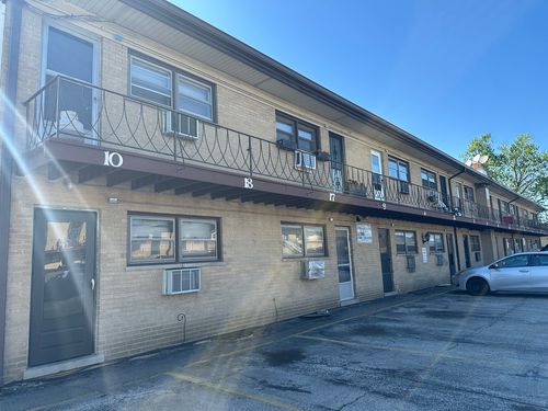 apt-16-16 King Arthur Ct, Northlake, IL, 60164-1316 | Card Image