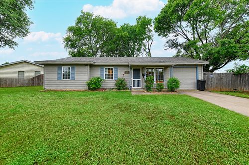 531 Himes Dr, Euless, TX, 76039-3610 | Card Image