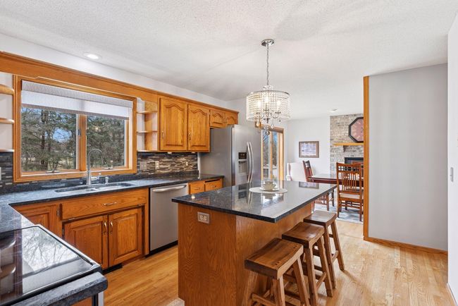 Ample counter top space | Image 14