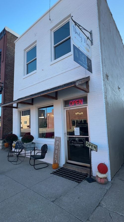 119 N Taylor St, Mount Ayr, IA, 50854-1633 | Card Image