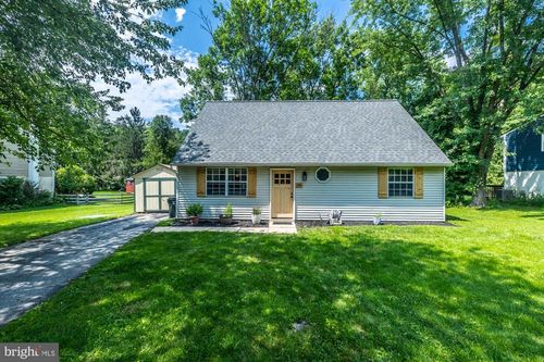 9 Glen Ridge Dr, DOWNINGTOWN, PA, 19335-1911 | Card Image