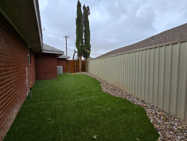 Side Yard -East Yard 2 | Image 34