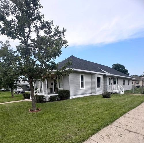 904 Hancock St, Holdrege, NE, 68949-1747 | Card Image