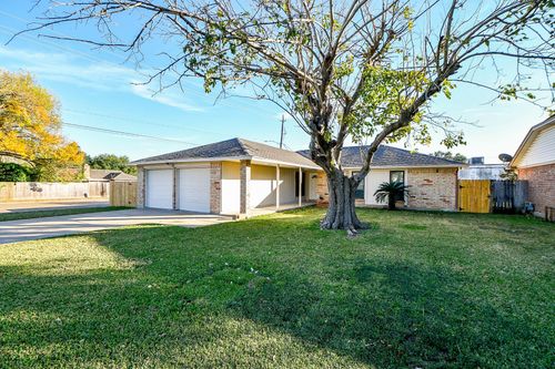 1302 Brookmeade Ct, Deer Park, TX, 77536-4741 | Card Image