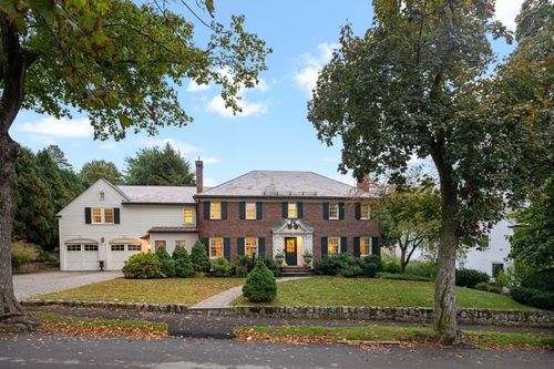 32 Pickwick Rd, Newton, MA, 02465-2819 | Card Image