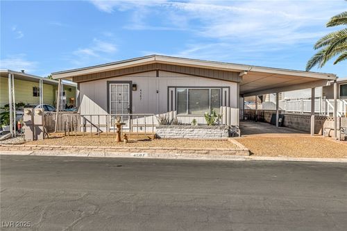 4587 Royal Ridge Ln, Las Vegas, NV, 89103-5038 | Card Image