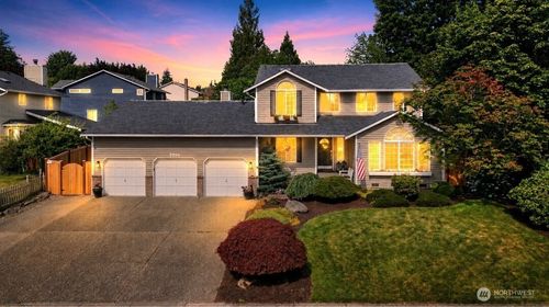 2204 112th Dr Ne, Lake Stevens, WA, 98258-8408 | Card Image