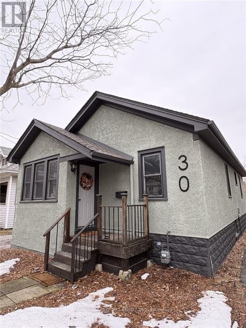 30 Eastchester Ave, St. Catharines, ON, L2P2V6 | Card Image