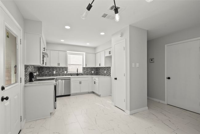 7418 Tulane Dr, Home with 6 bedrooms, 6 bathrooms and 4 parking in Rowlett TX | Image 8