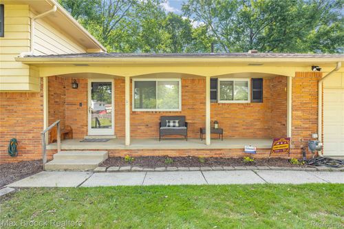 28839 Bannockburn St, Farmington Hills, MI, 48334-2705 | Card Image