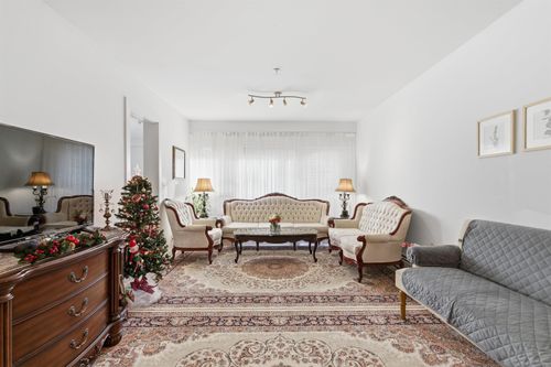 109-1033 St Georges Ave, North Vancouver, BC, V7L3H5 | Card Image