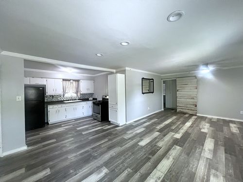 409 Oscar St, Taylor, TX, 76574-3335 | Card Image