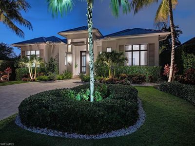 653 13th Ave S, House other with 5 bedrooms, 5 bathrooms and null parking in Naples FL | Image 1