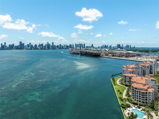5233 - 5233 Fisher Island Dr, Condo with 4 bedrooms, 5 bathrooms and null parking in Miami Beach FL | Image 45