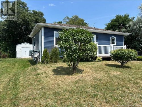 575 Gosnell St, Bathurst, NB, E2A2A4 | Card Image