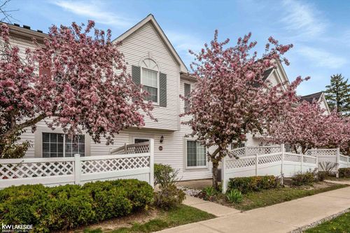 22241 Atlantic Pointe, Farmington Hills, MI, 48336-4329 | Card Image