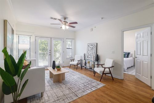 apt-208-2502 Leon St, Austin, TX, 78705-4493 | Card Image