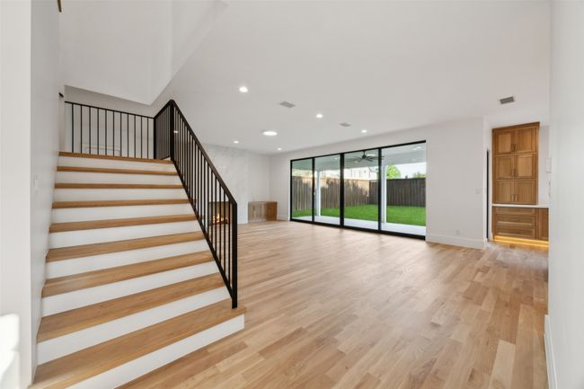 6458 Anita St, House other with 5 bedrooms, 5 bathrooms and null parking in Dallas TX | Image 8