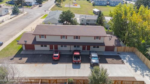 343 9th Ave E, Dickinson, ND, 58601-5475 | Card Image