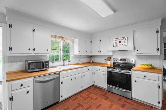 98 Whisconier Rd, House other with 4 bedrooms, 3 bathrooms and null parking in Brookfield CT | Image 8