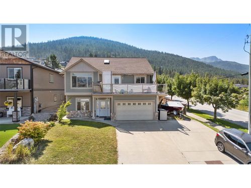 1002 14 Ave Se, Salmon Arm, BC, V1E2R5 | Card Image