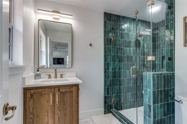 Ensuite bathroom of 2nd bedroom. | Image 18