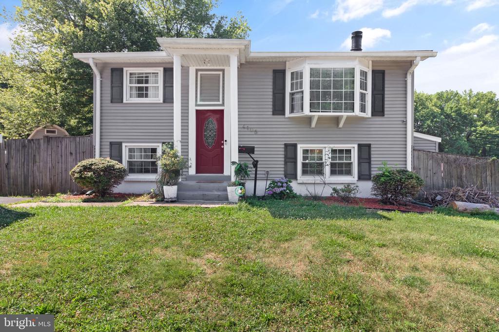 Hemingway Dr, Woodbridge, VA 22193