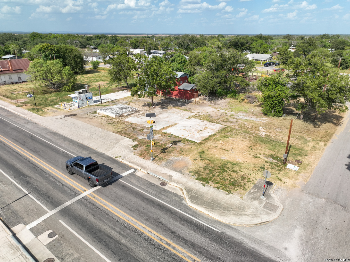 606 N Center St, Sabinal, TX 78881