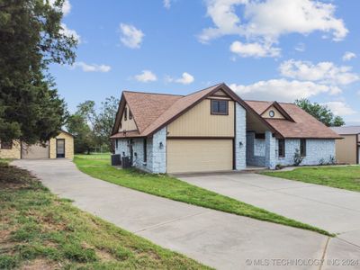 17670 S 280 Road, House other with 5 bedrooms, 3 bathrooms and null parking in Okmulgee OK | Image 3