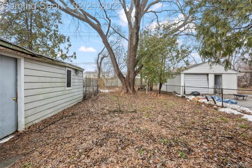 37 E Brooklyn Ave, Pontiac, MI, 48340-1207 | Card Image