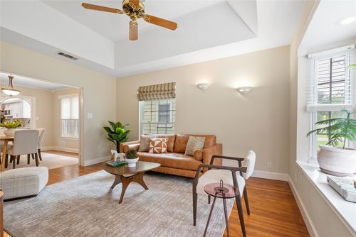 2206 Newfield Ln, Austin, TX, 78703-3131 | Card Image