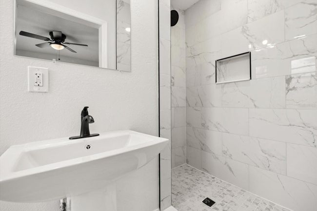 Master Bath | Image 17