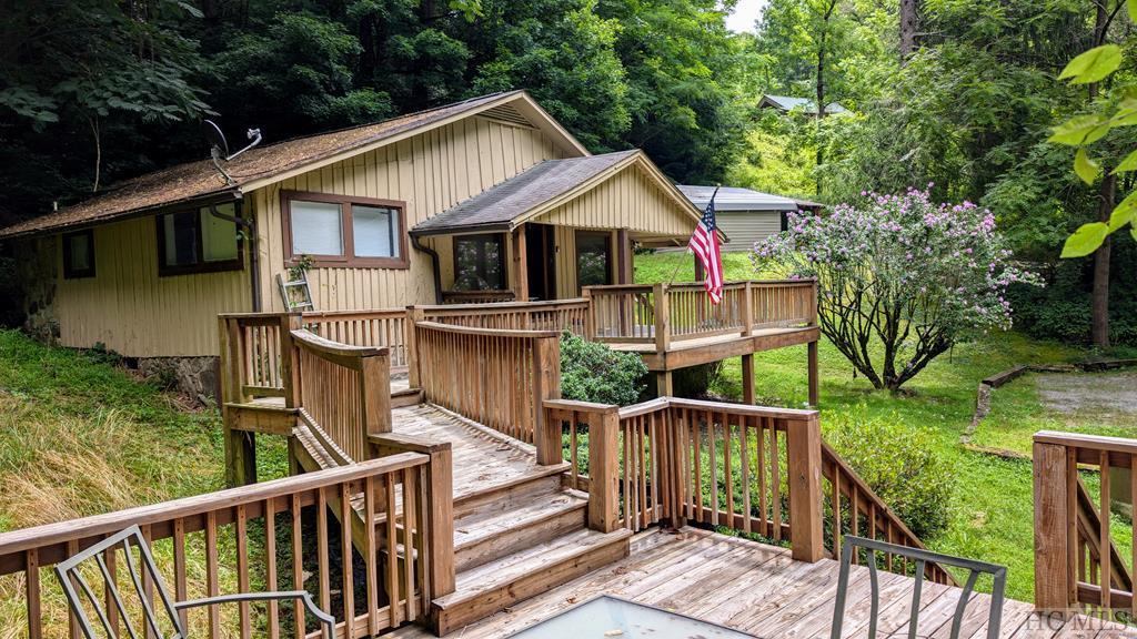 Trout Creek Rd, Tuckasegee, NC 28783