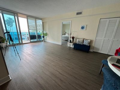 2P - 7501 E Treasure Dr, Condo with 2 bedrooms, 2 bathrooms and null parking in North Bay Village FL | Image 2