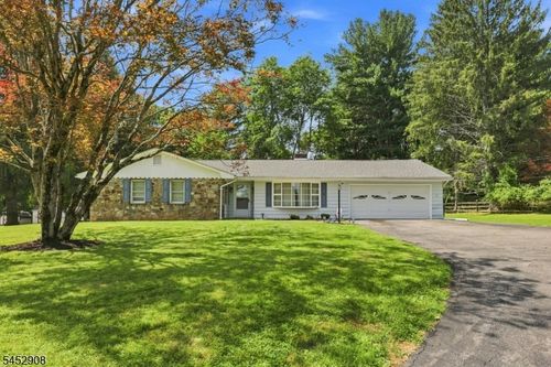 7 Brantwood Ter, Hackettstown, NJ, 07840-4101 | Card Image