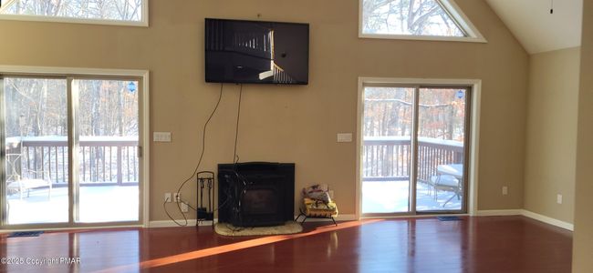 Living Room | Image 9