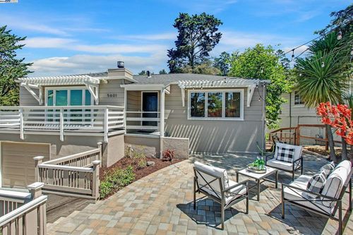 5601 Castle Dr, Oakland, CA, 94611-2727 | Card Image