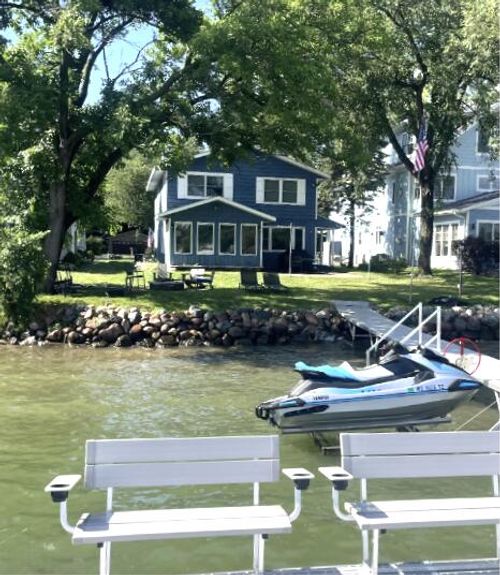 43 Roseanne Ct, Twin Lakes, WI, 53181-8904 | Card Image