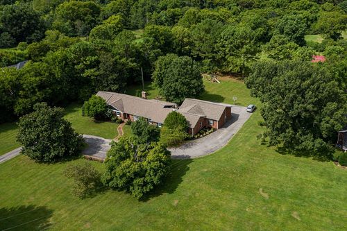 915 Wilson Pike, Brentwood, TN, 37027-6734 | Card Image