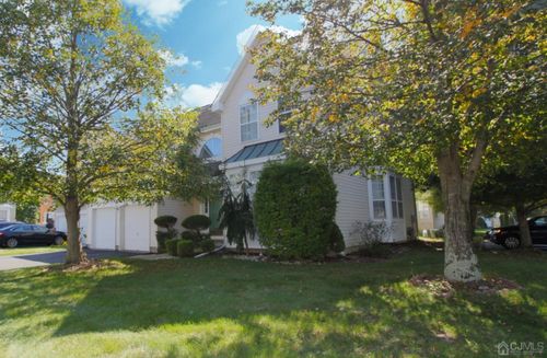 27 Pin Oak Dr, North Brunswick, NJ, 08902-5527 | Card Image