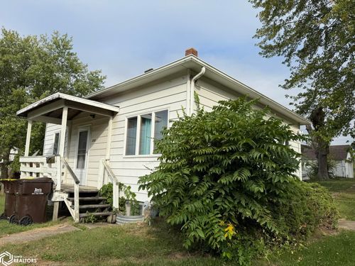 215 W Clay St, Osceola, IA, 50213-1209 | Card Image