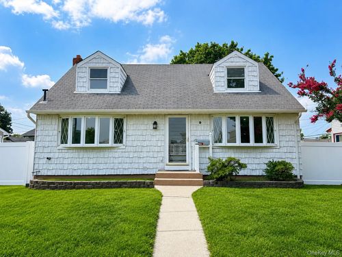 9 Stanford Ln, Hicksville, NY, 11801-5614 | Card Image