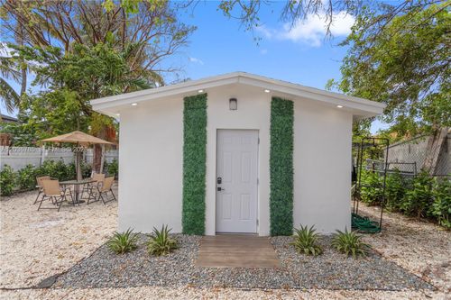 3020-3016 Nw 22nd Ct, Miami, FL, 33142-8525 | Card Image