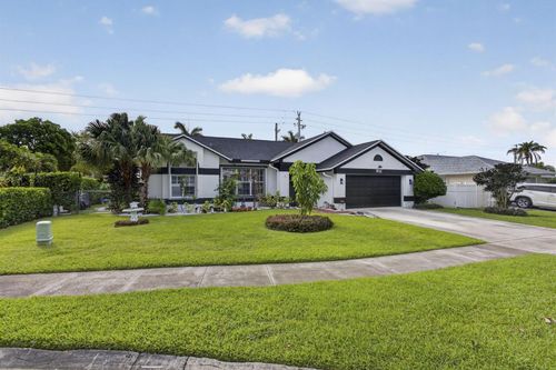 102 Royal Pine Cir E, Royal Palm Beach, FL, 33411-8600 | Card Image