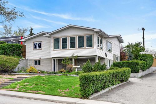 11 Selkirk Dr Sw, Calgary, AB, T2W0M3 | Card Image