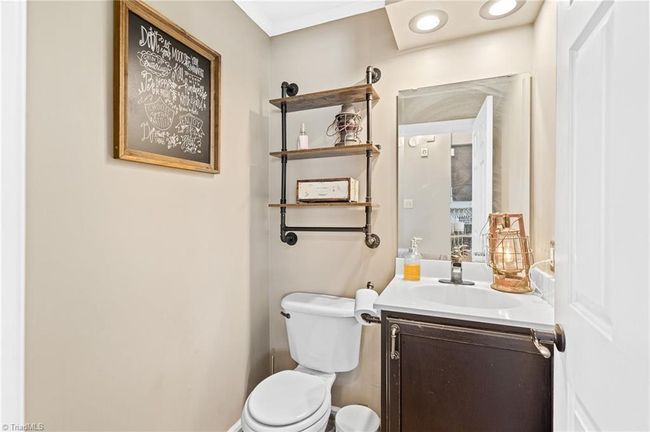 1/2 bath on the main living area | Image 19