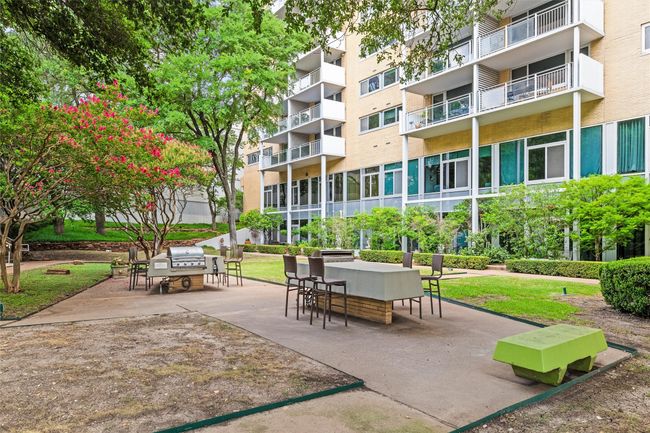 Grilling Area | Image 24