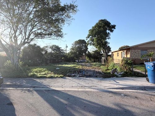 1149 W 34th St, Riviera Beach, FL, 33404-2903 | Card Image