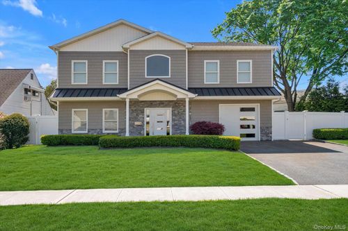 41 Patience Ln, Westbury, NY, 11590-6214 | Card Image